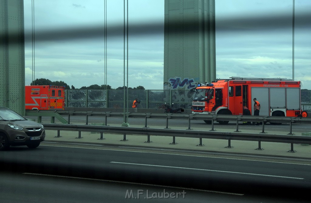 VU Kradfahrer gestuerzt A 4 Rich Olpe Rodenkirchener Bruecke P03.JPG - Miklos Laubert